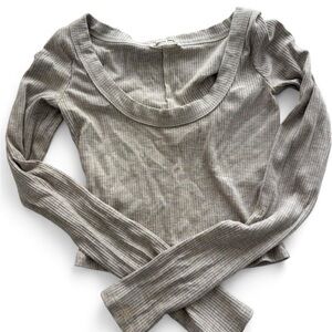 Reformation Cropped Ribbed Long Sleeve Scoop Neck Top - Gray